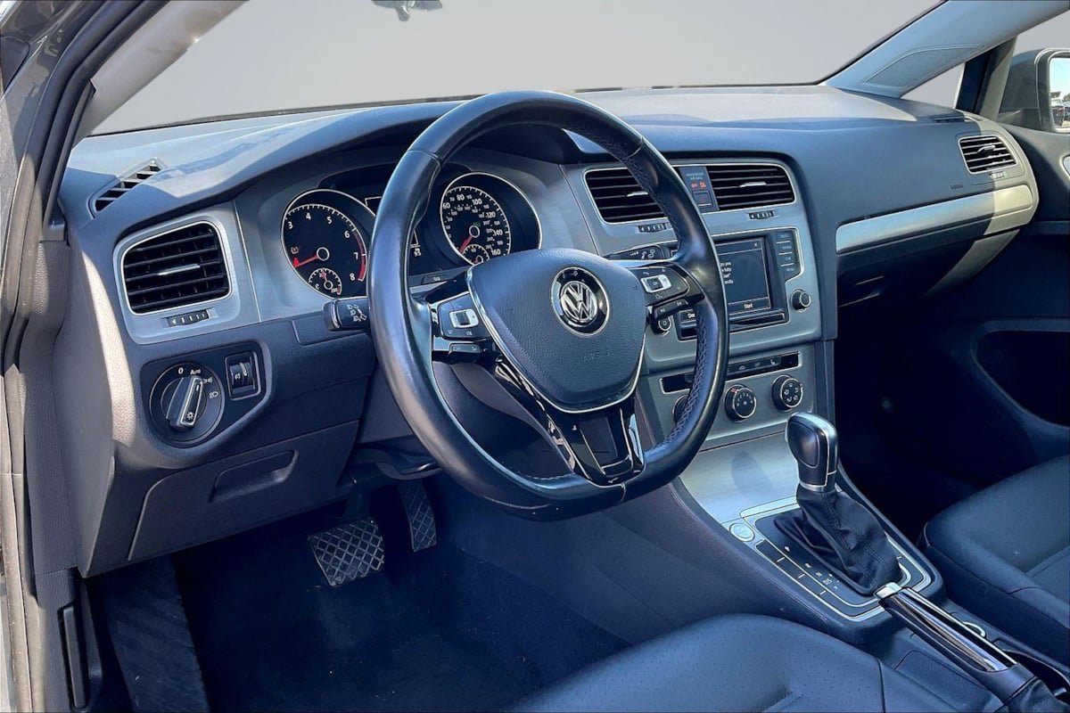 Used 2017 Volkswagen Golf SE FWD image 14