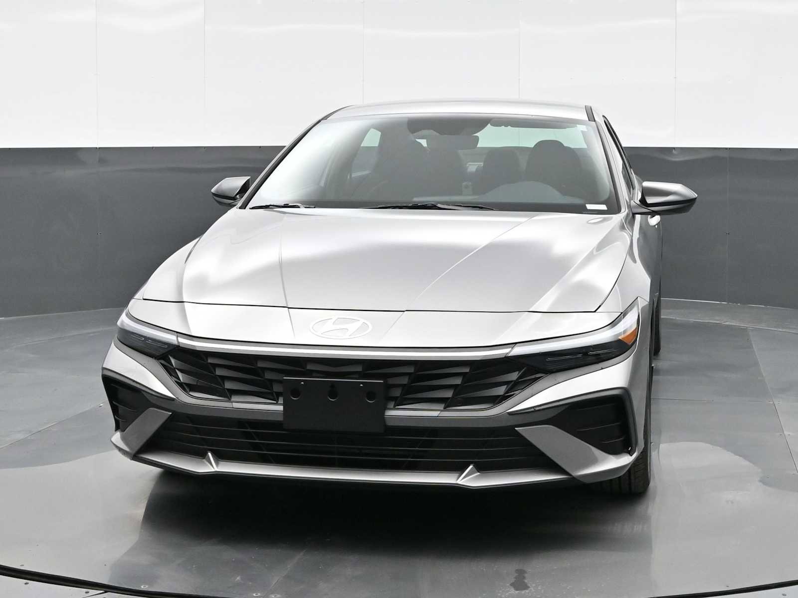 Certified 2025 Hyundai Elantra Sport image 3