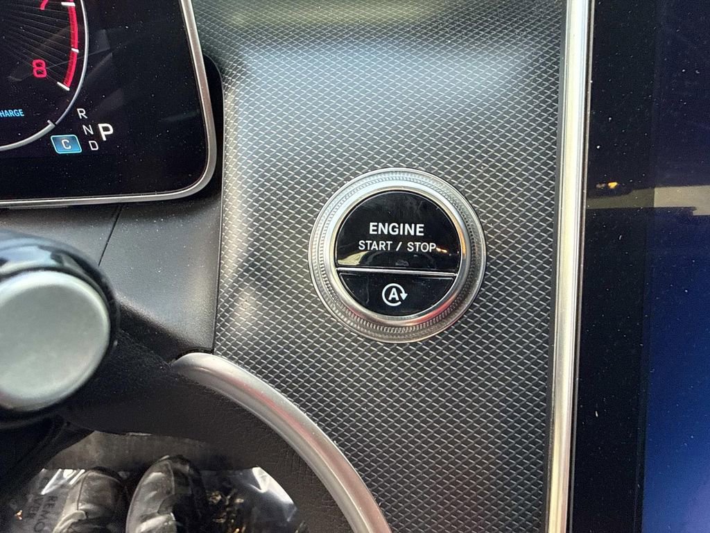 Used 2024 Mercedes-Benz GLC 300 4MATIC image 35