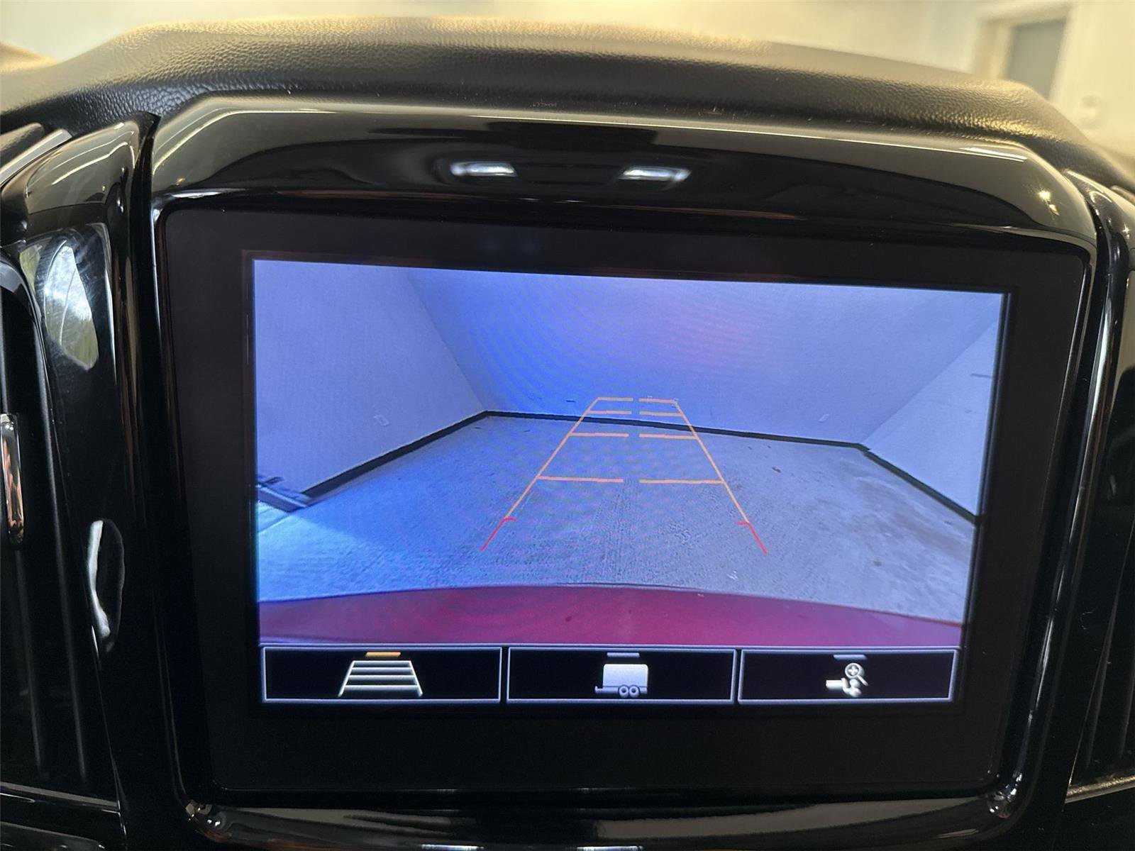 Used 2020 Chevrolet Traverse LT w/ Driver Confidence II Package image 22