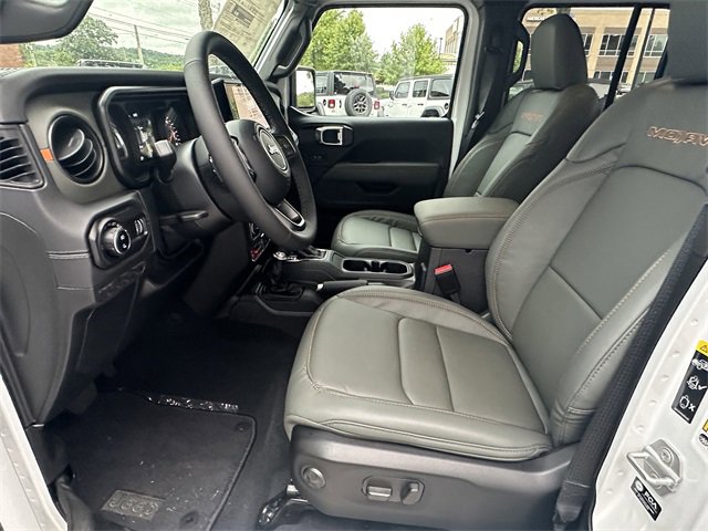 New 2025 Jeep Gladiator Mojave w/ Convenience Group image 9