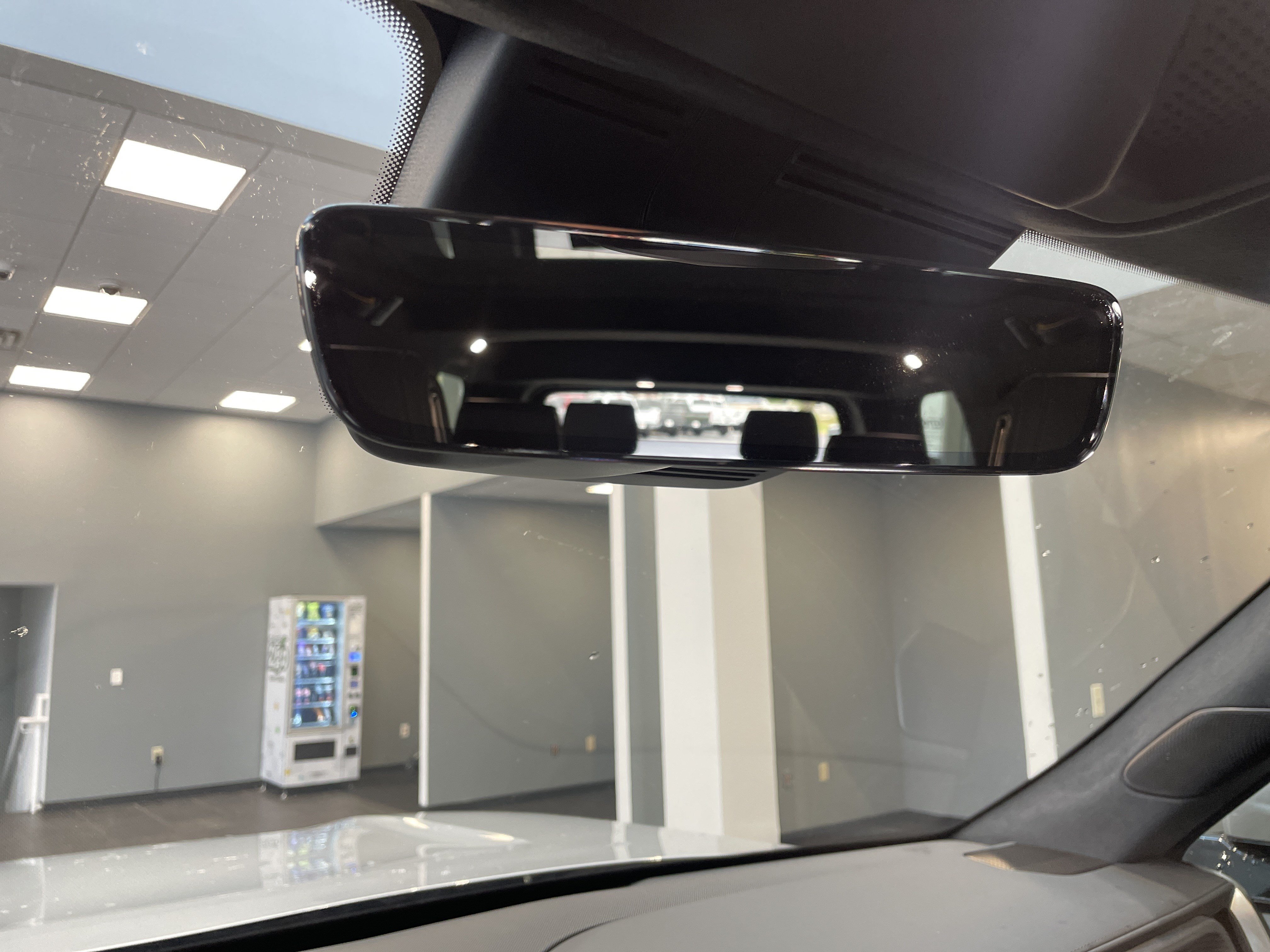 Used 2024 Rivian R1S Adventure Dual AWD/4WD image 31