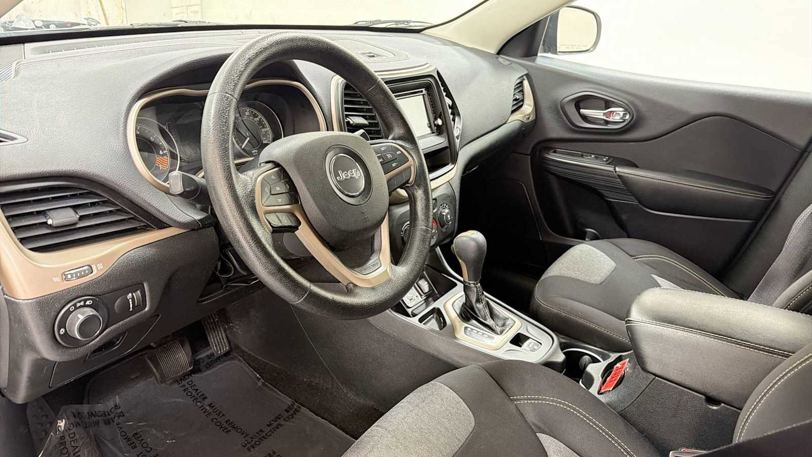 Used 2014 Jeep Cherokee Sport FWD image 12