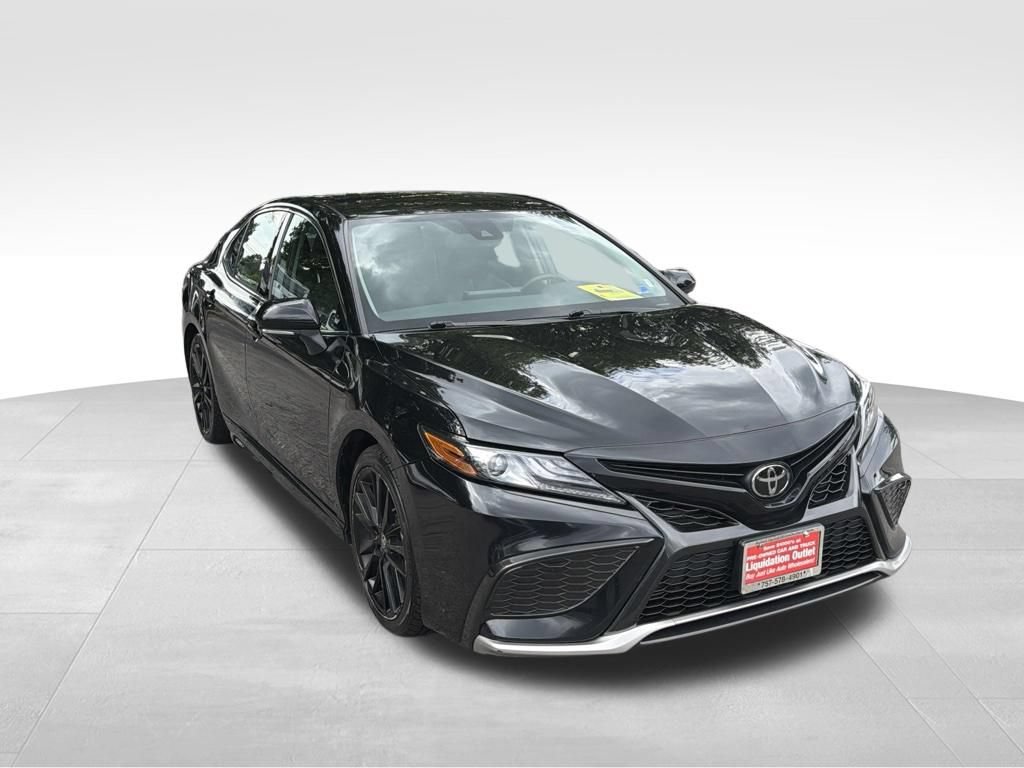Used 2024 Toyota Camry XSE FWD image 3