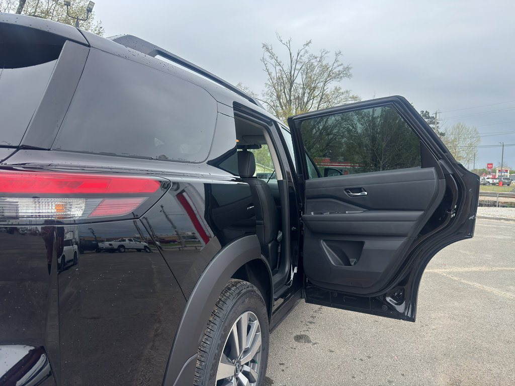 New 2026 Nissan Pathfinder SL image 23