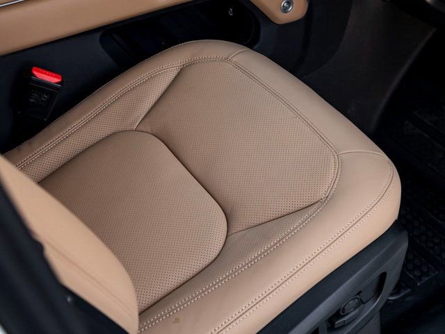 New 2026 Land Rover Defender 110 X-Dynamic SE image 29