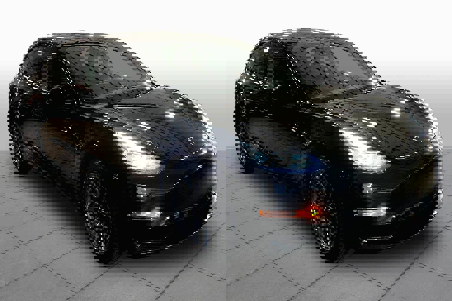 Used 2023 Tesla Model 3 Standard Range RWD image 2