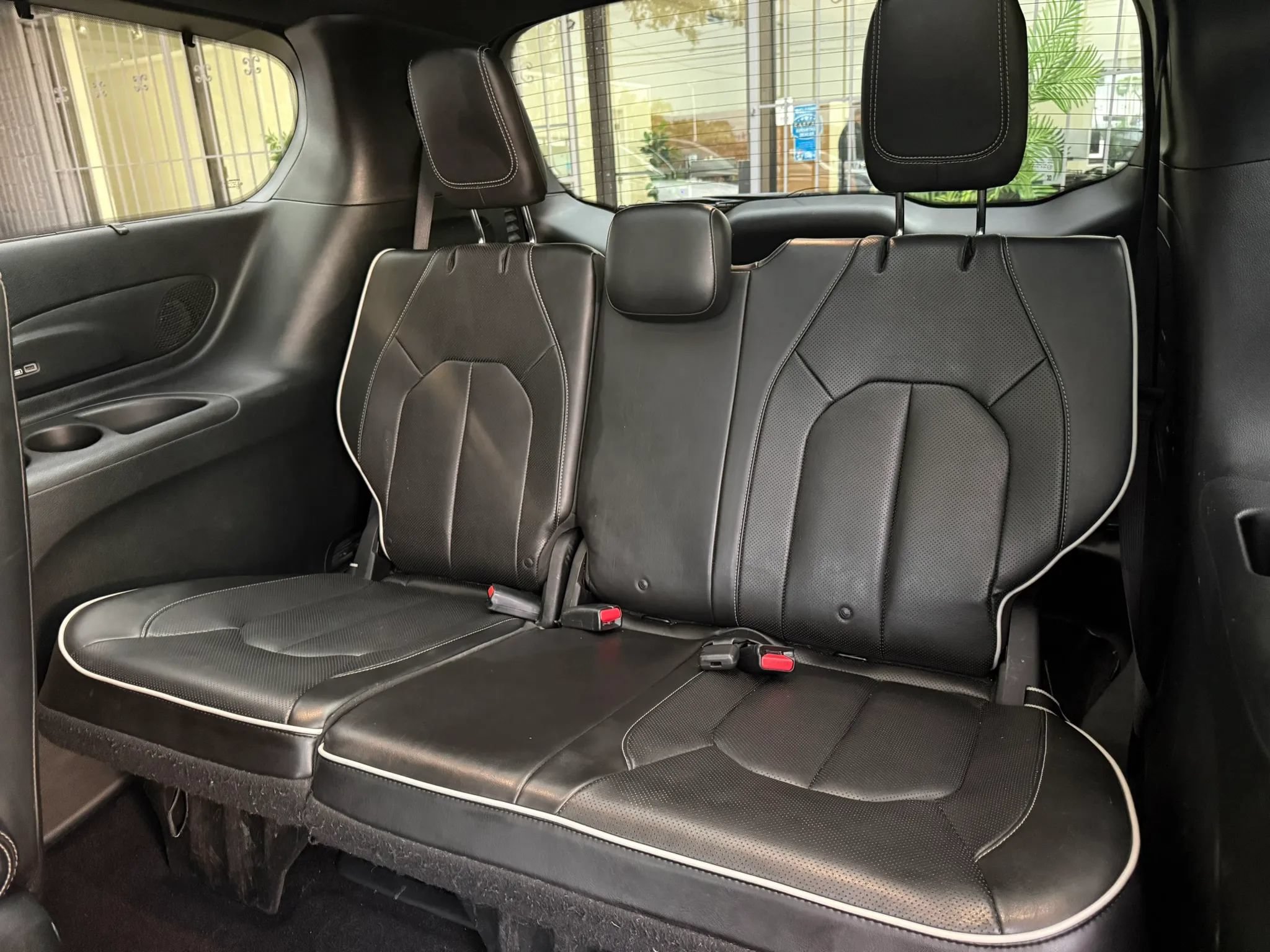 Used 2019 Chrysler Pacifica Limited w/ Advanced Safetytec Group FWD image 18