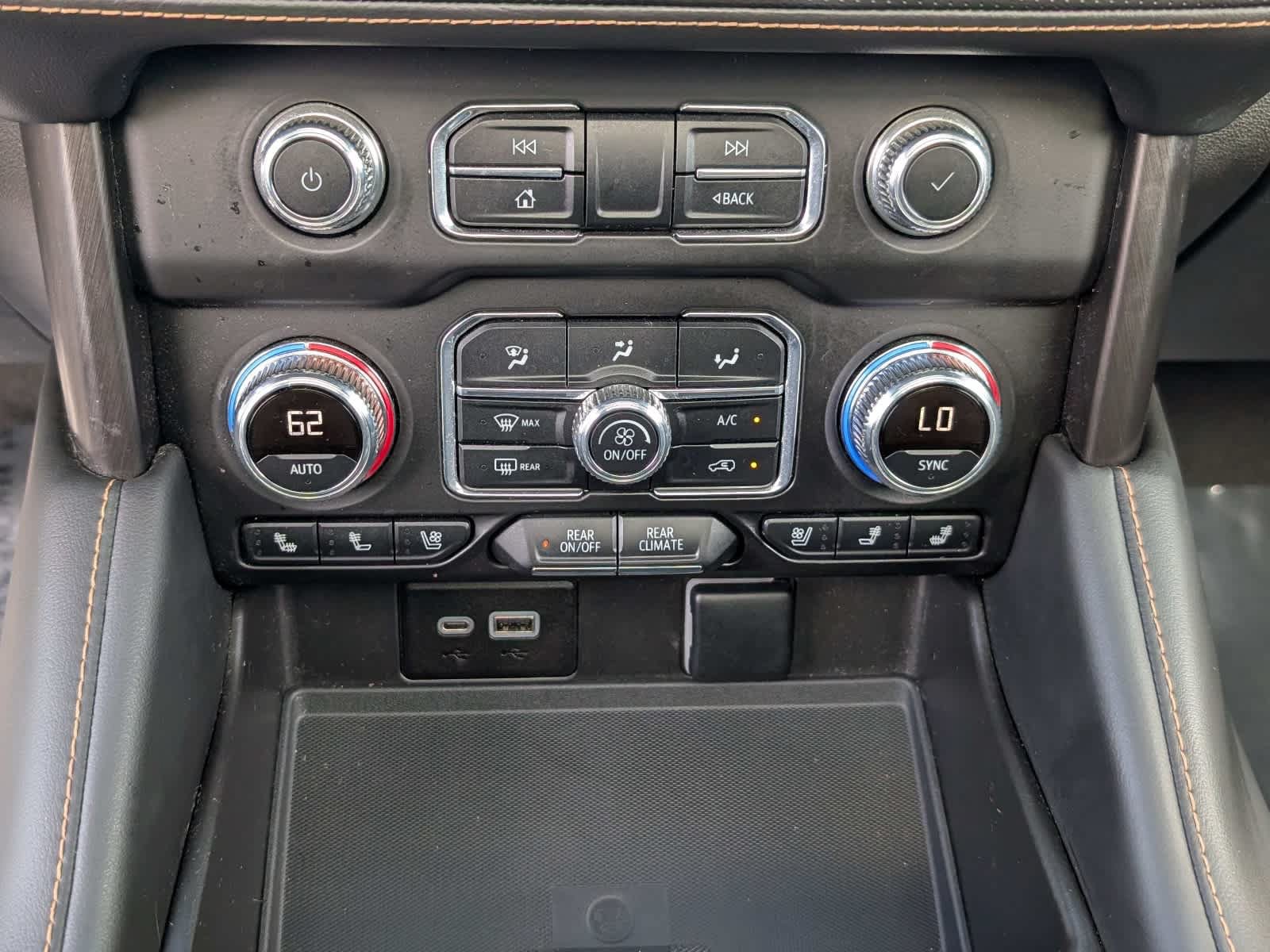 Used 2023 GMC Yukon XL AT4 w/ Technology Package AWD/4WD image 29