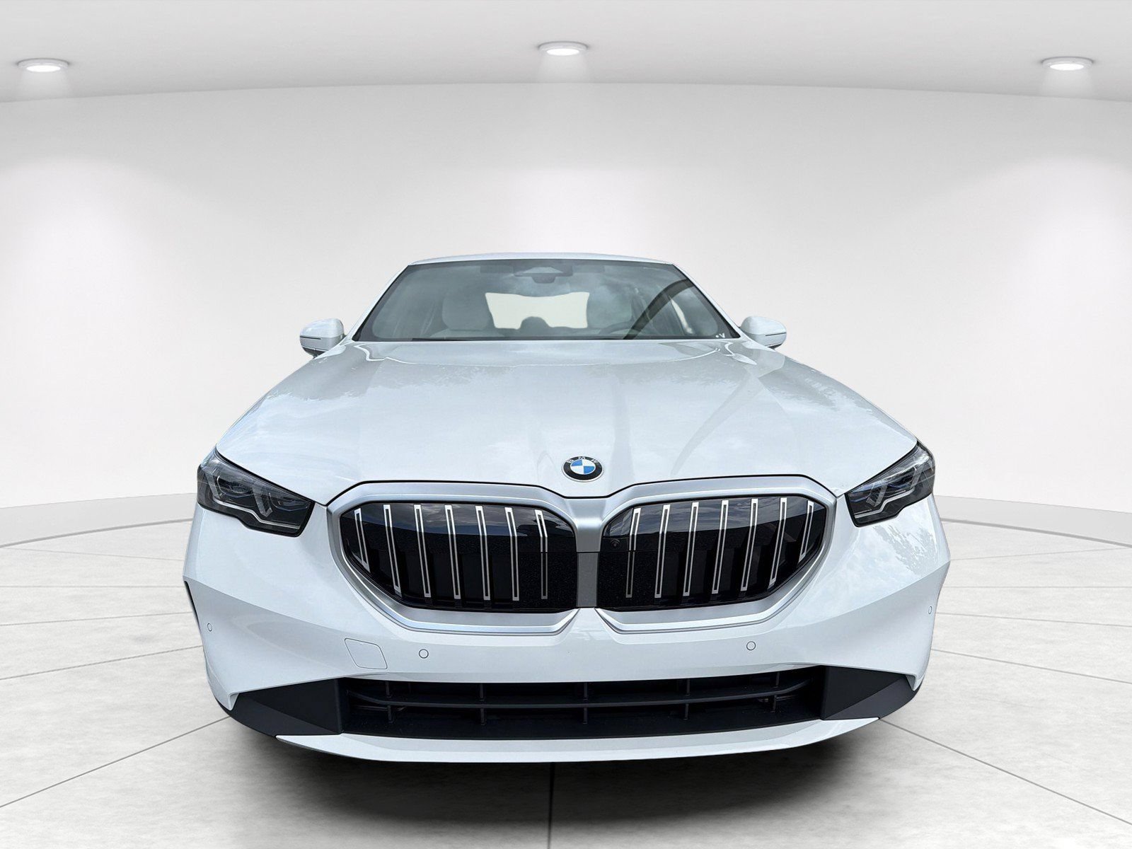 New 2027 BMW 540i xDrive w/ Premium Package AWD/4WD image 2