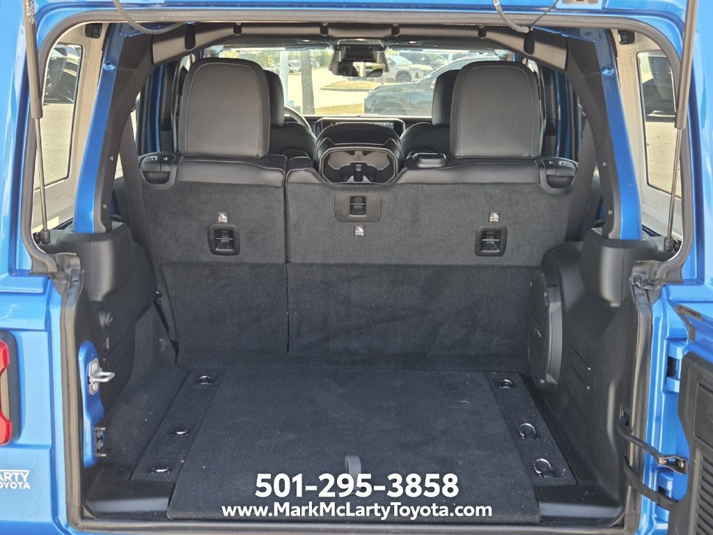 Used 2025 Jeep Wrangler Unlimited Sahara AWD/4WD image 13