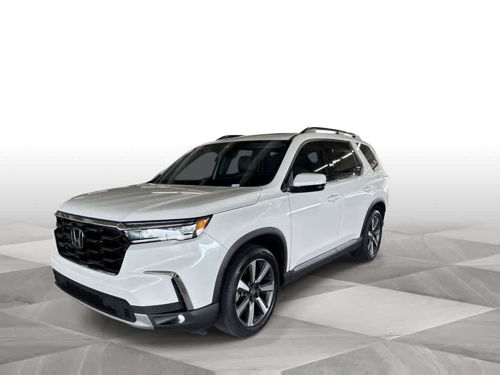 Used 2023 Honda Pilot Touring image 4