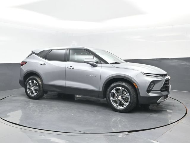 Used 2025 Chevrolet Blazer LT AWD/4WD image 3