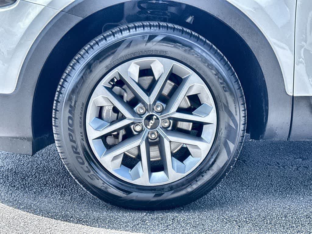 Used 2024 Kia Telluride LX FWD image 11