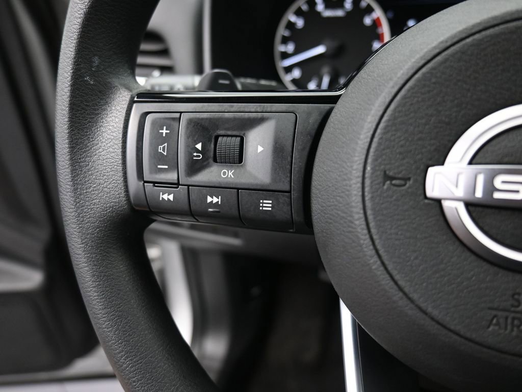 Used 2023 Nissan Rogue SV FWD image 3