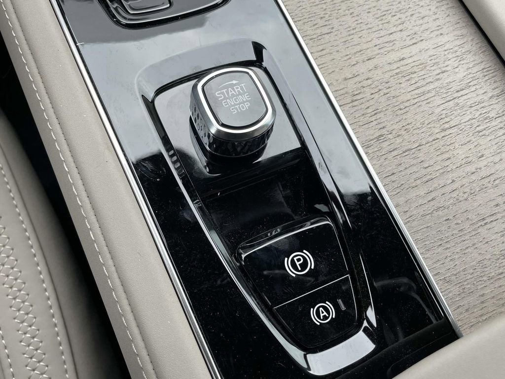 New 2026 Volvo XC90 B6 Plus w/ Protection Package Premier image 22