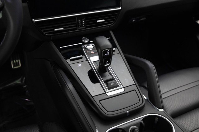 Used 2020 Porsche Cayenne Turbo image 16
