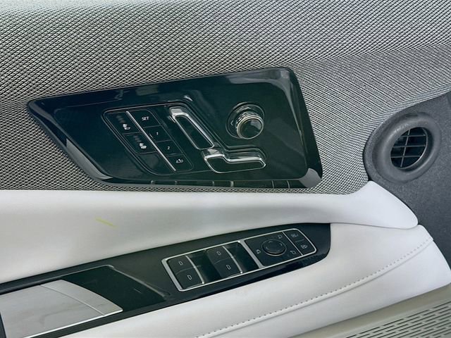 New 2026 Cadillac Optiq Luxury 1 image 17