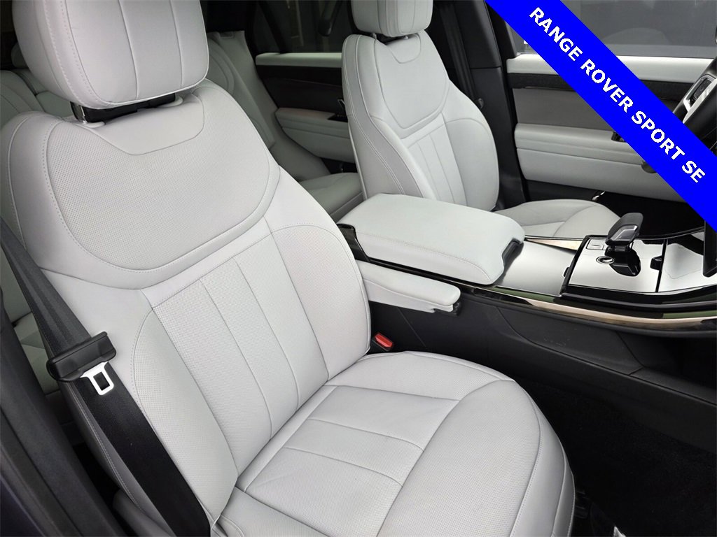 Used 2024 Land Rover Range Rover Sport SE image 28