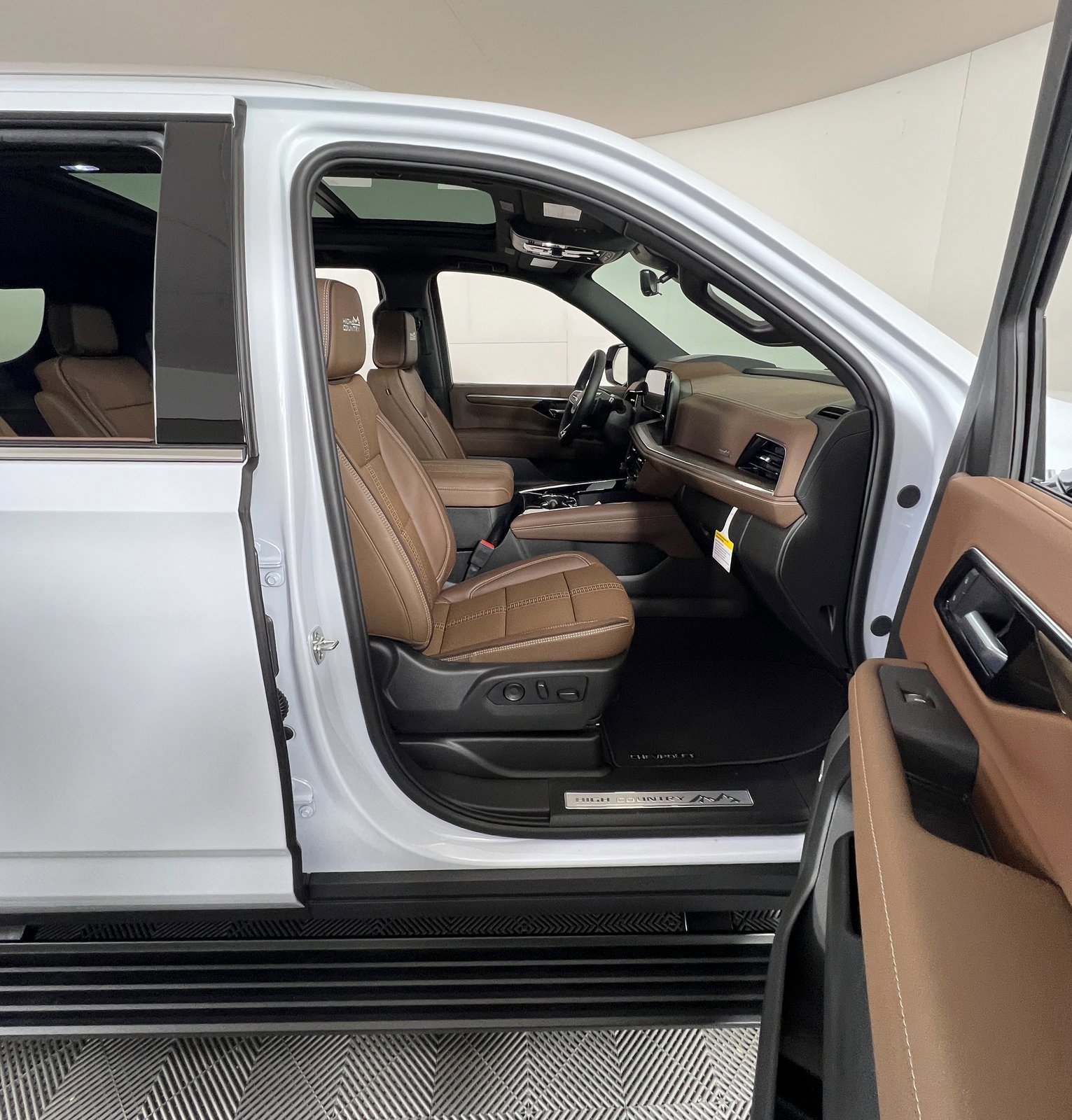 New 2026 Chevrolet Suburban High Country image 5