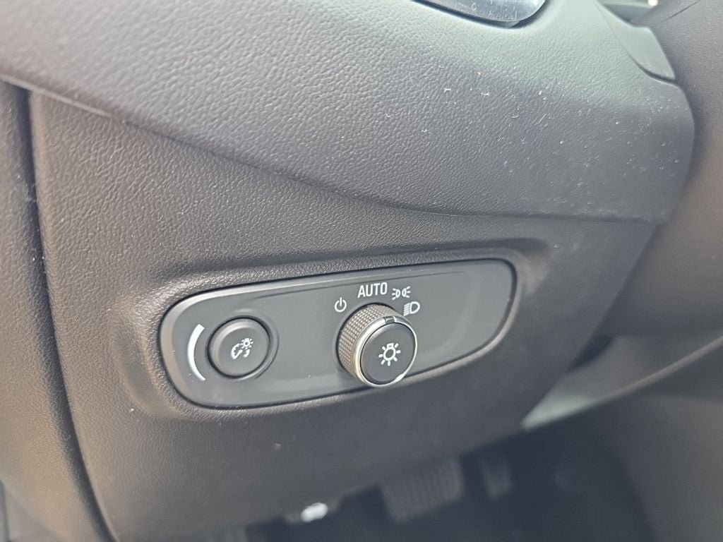 Used 2021 Chevrolet Equinox LT FWD image 18
