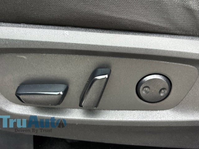 Used 2025 Nissan Pathfinder SV AWD/4WD image 23