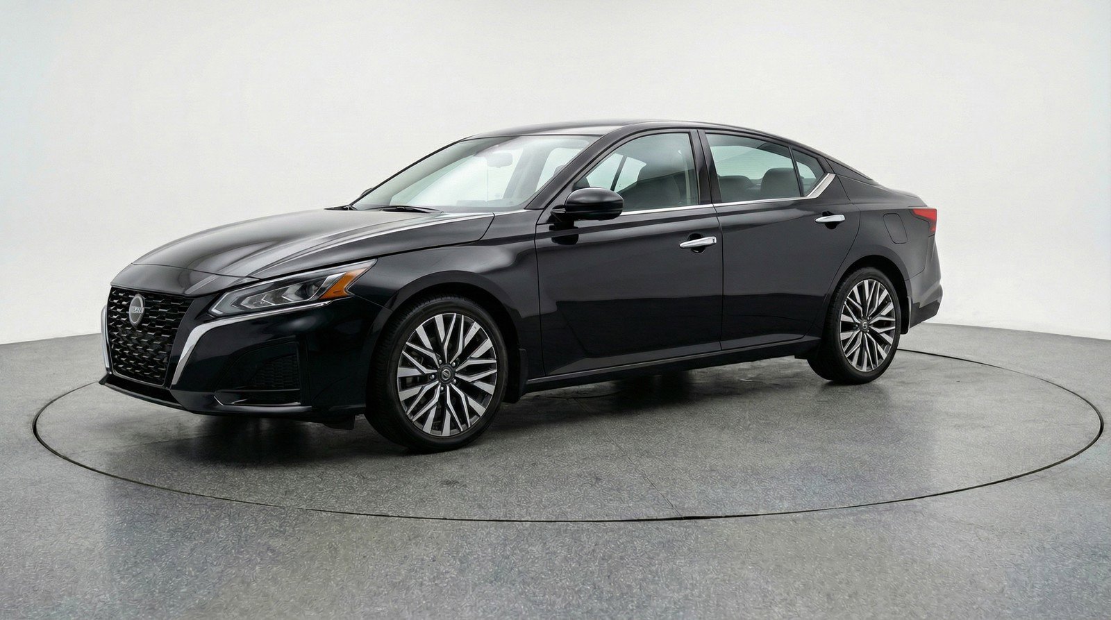 Used 2025 Nissan Altima 2.5 SV image 3