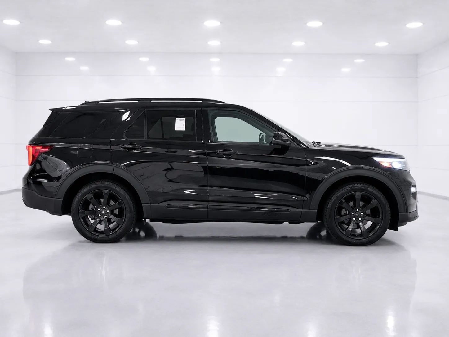 Used 2023 Ford Explorer ST-Line w/ Class IV Trailer Tow Package AWD/4WD image 6