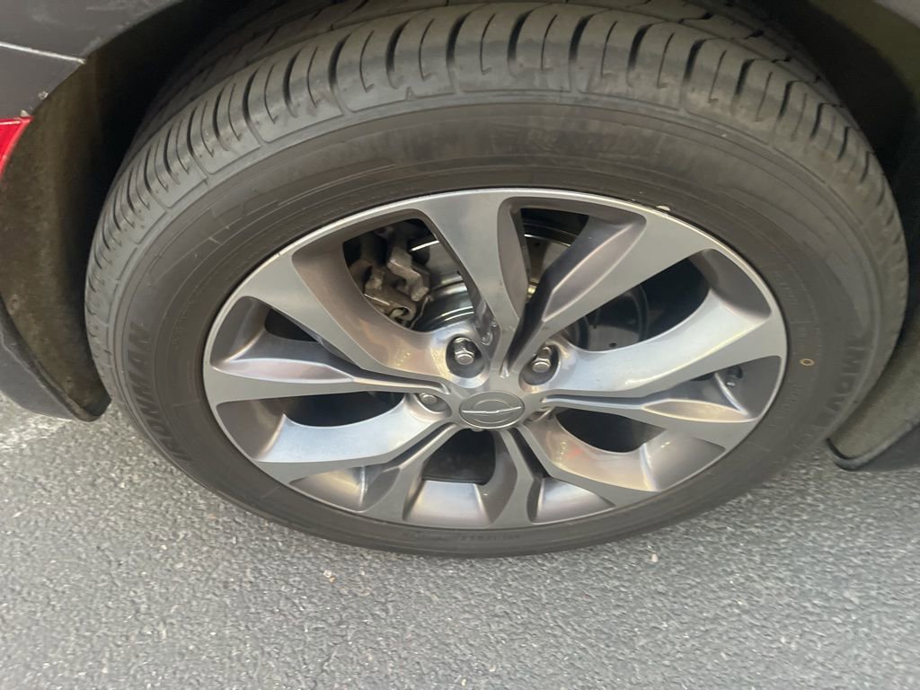 Used 2020 Chrysler Pacifica Limited image 9