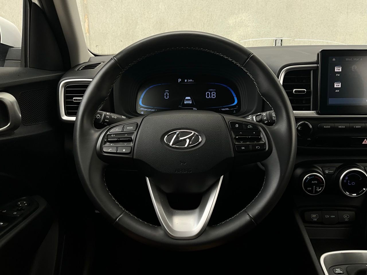 Used 2025 Hyundai Venue SEL image 33