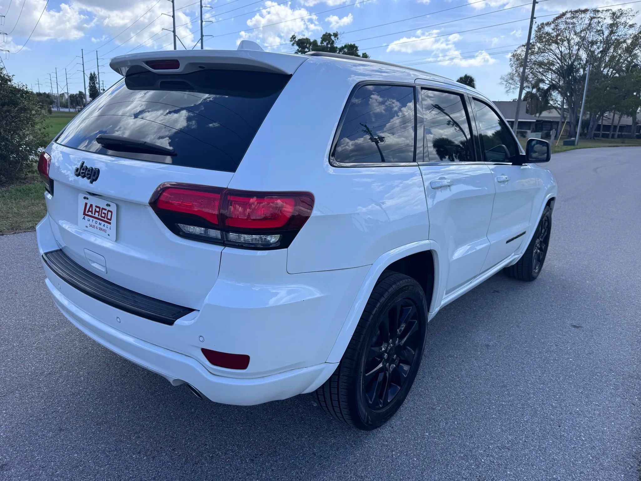 Used 2018 Jeep Grand Cherokee Altitude image 6