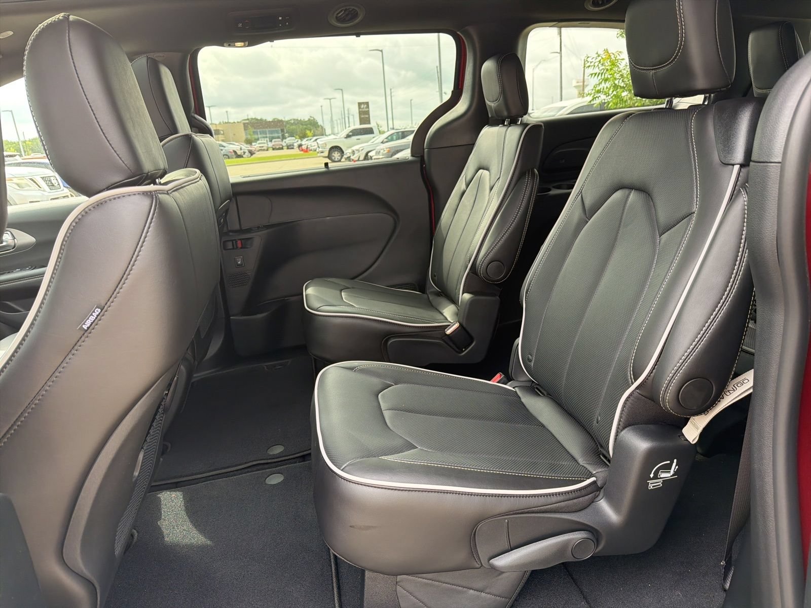 New 2027 Chrysler Pacifica Limited FWD image 21