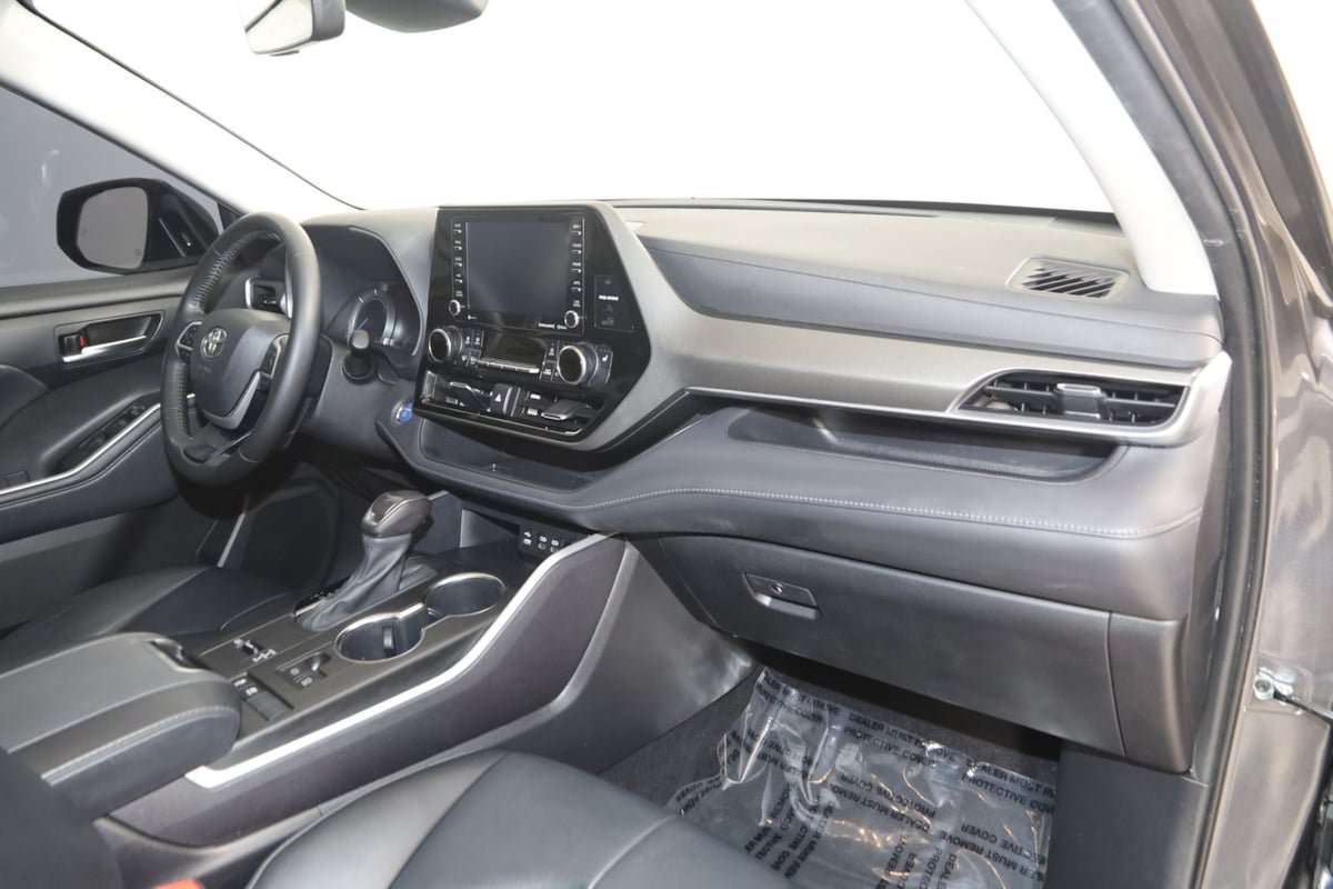 Used 2022 Toyota Highlander XLE FWD image 40