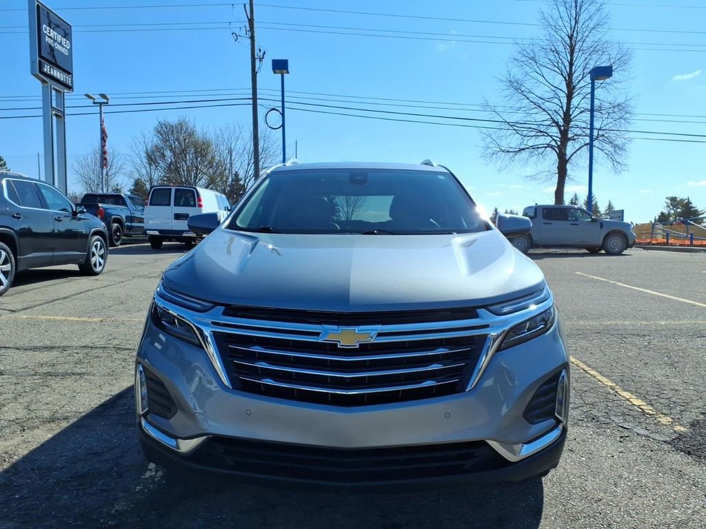 Used 2023 Chevrolet Equinox Premier image 2