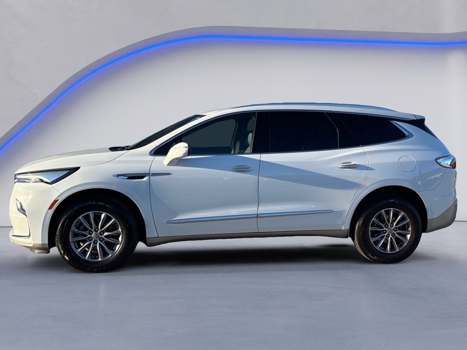 Used 2023 Buick Enclave Essence image 7