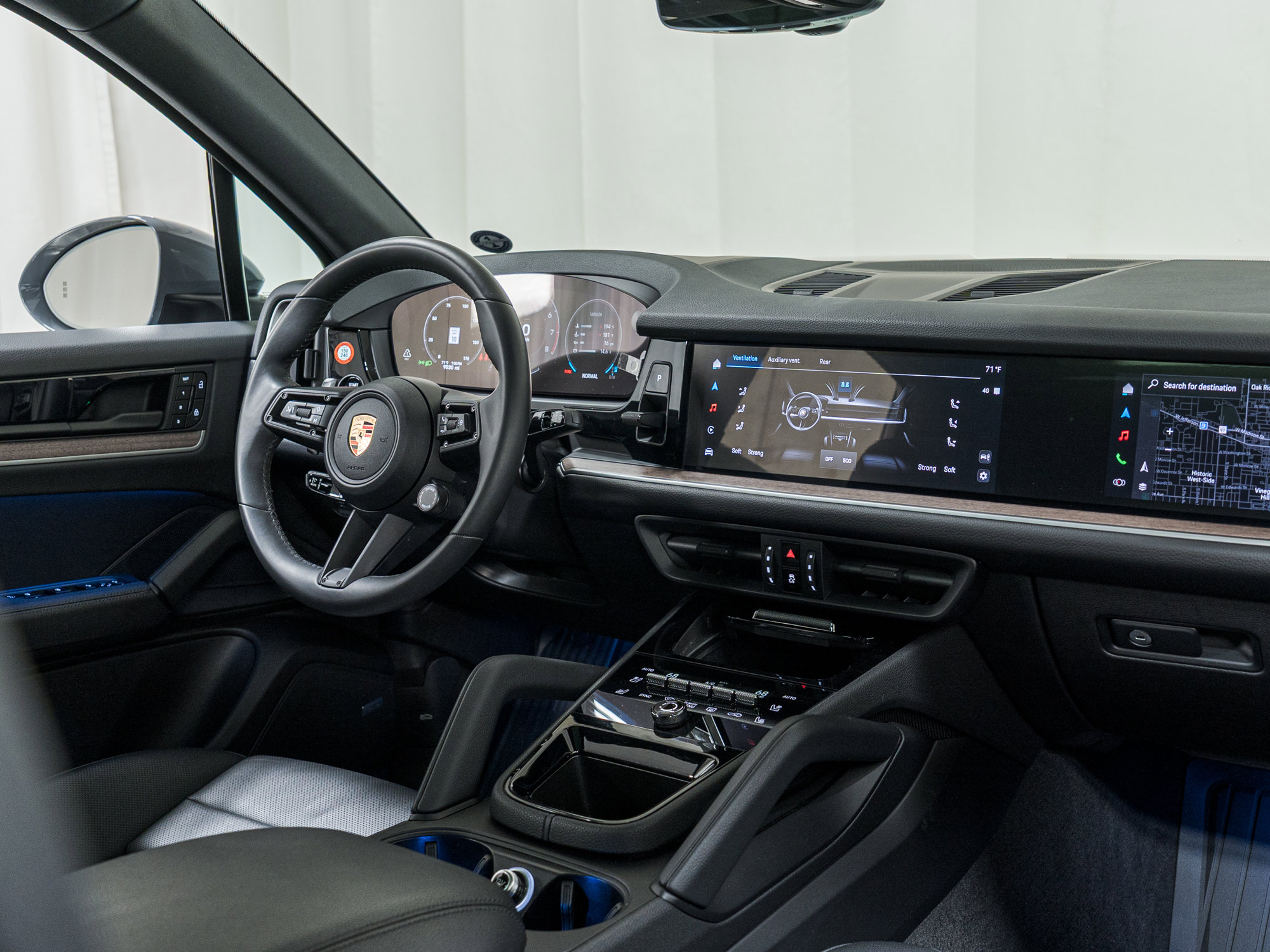 Certified 2025 Porsche Cayenne image 17