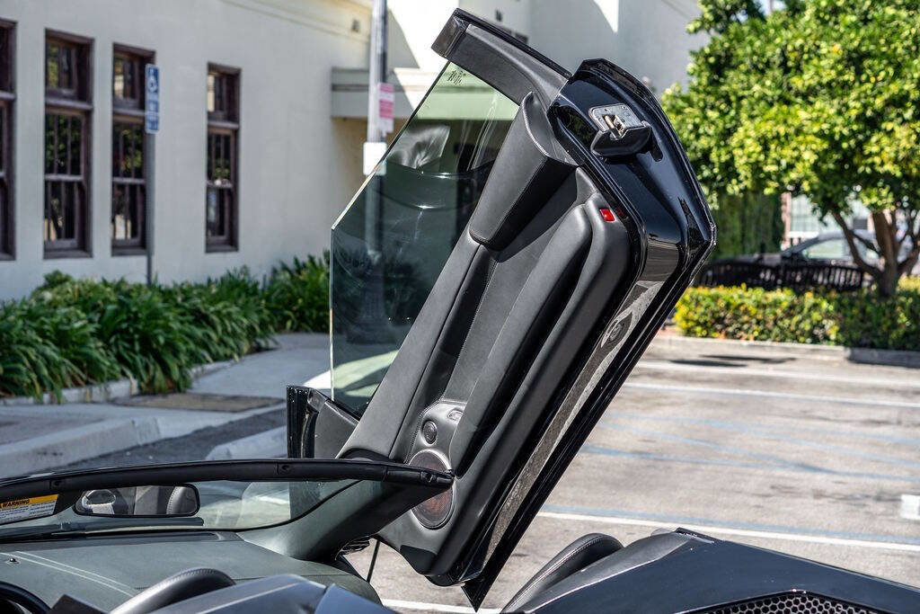 Used 2006 Lamborghini Murcielago Roadster image 94