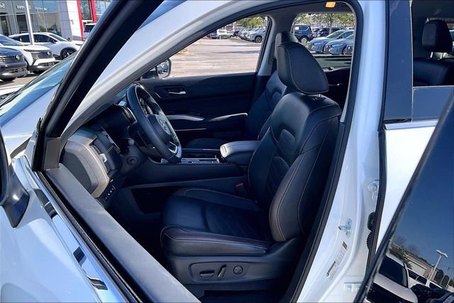Certified 2024 Nissan Pathfinder Platinum w/ Cargo Package image 18