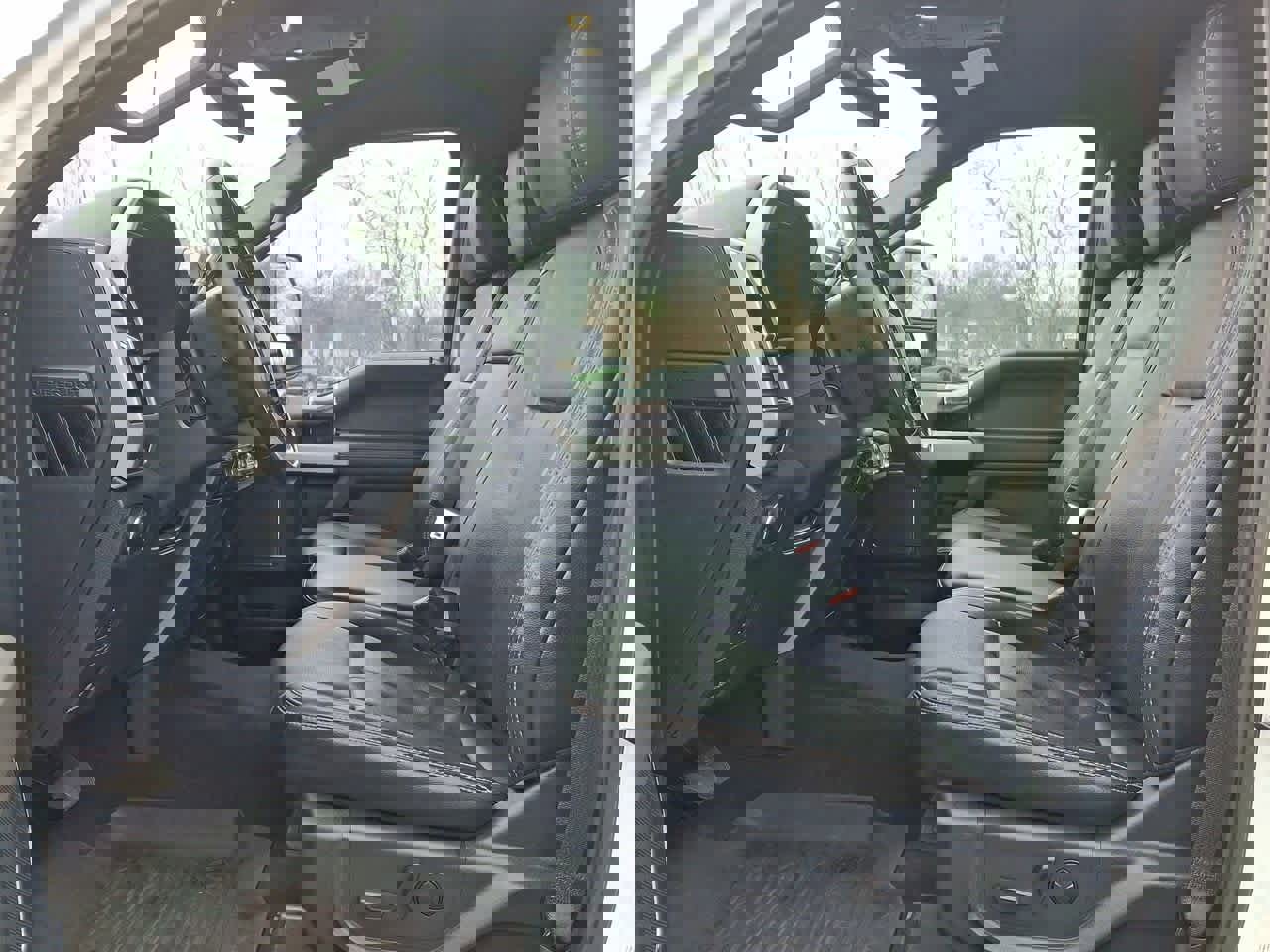 Used 2022 Ford F250 Lariat w/ Black Appearance Package image 17