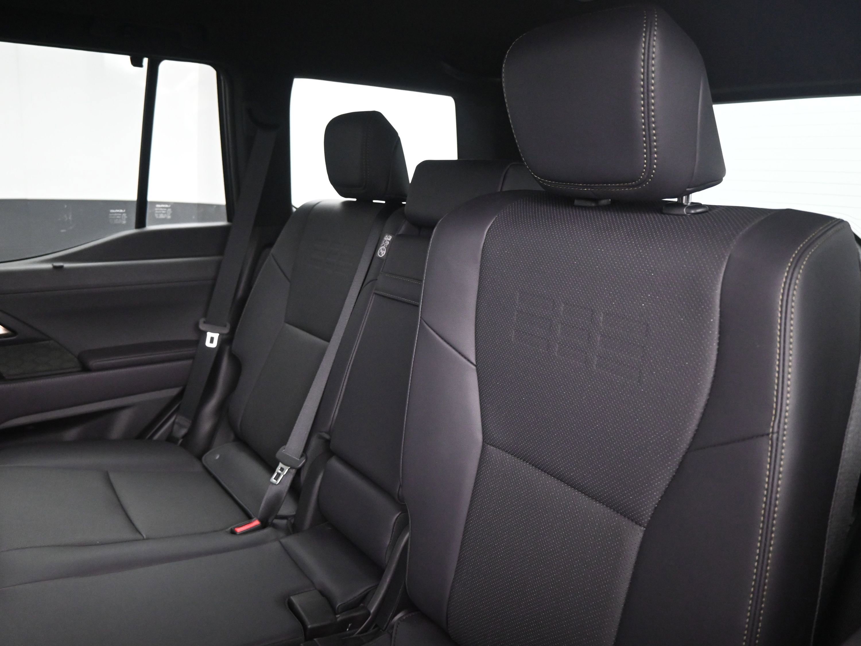 Used 2025 Lexus GX 550 w/ Accessory Package (32) AWD/4WD image 17