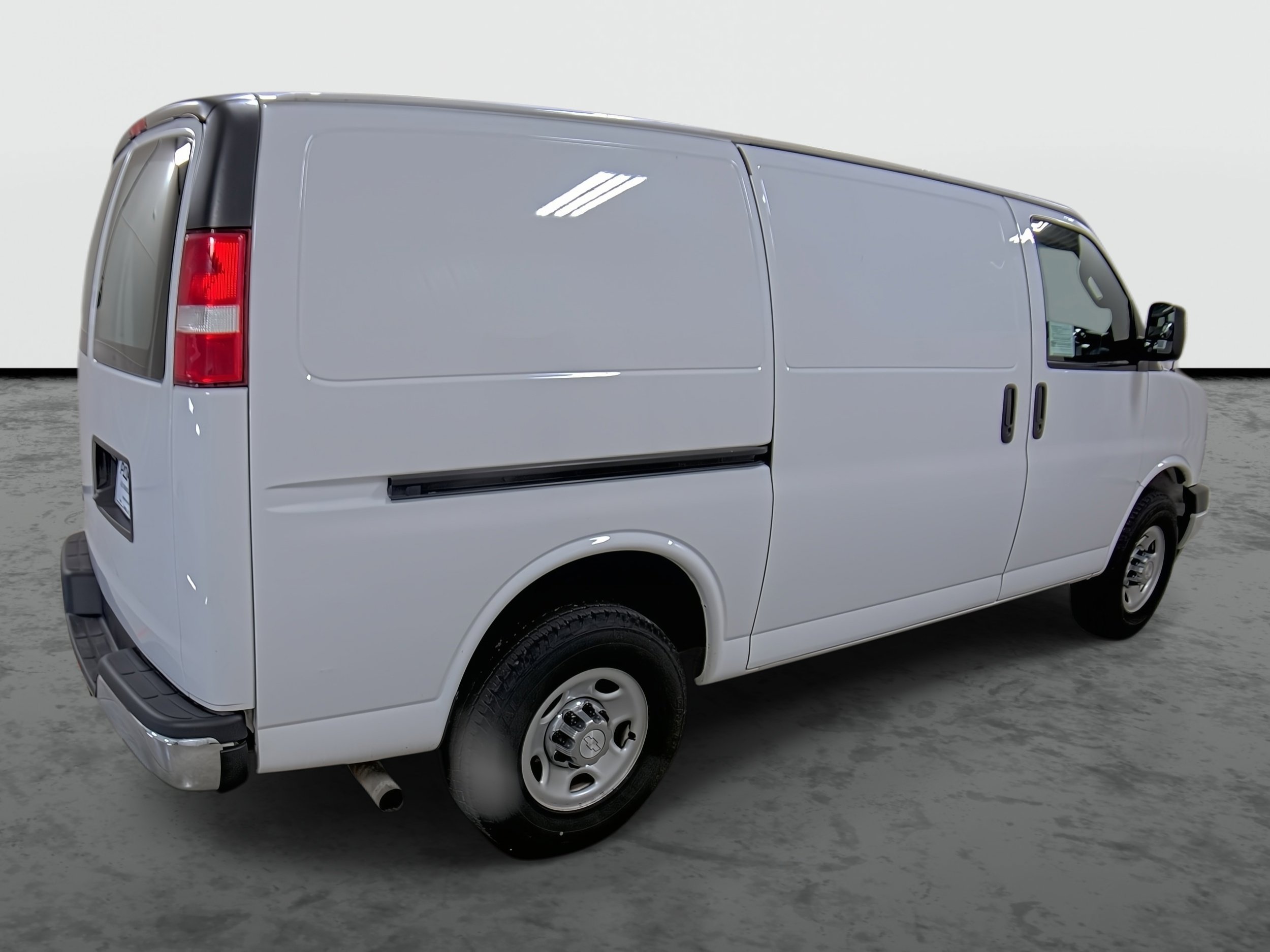 Used 2020 Chevrolet Express 2500 w/ Driver Convenience Package image 4
