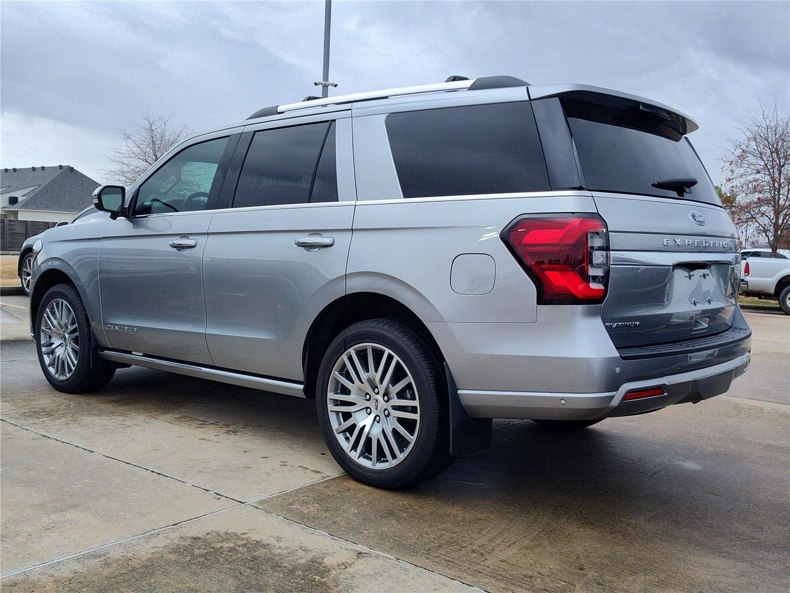 Used 2024 Ford Expedition Platinum image 4
