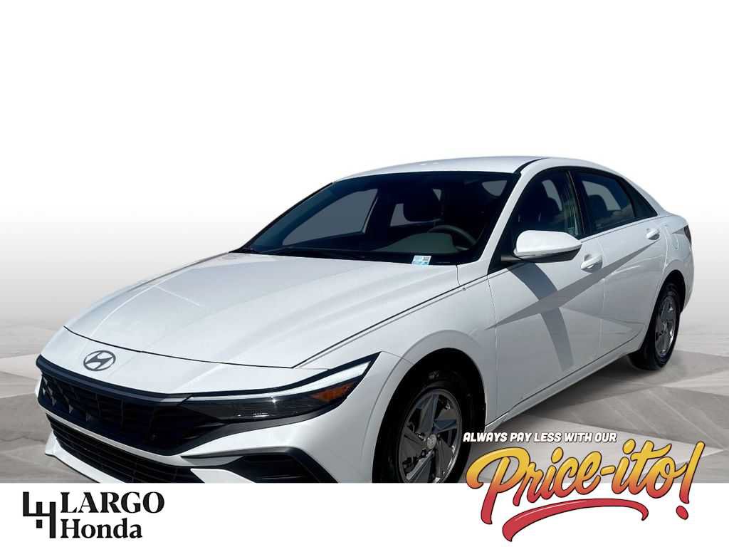 Used 2025 Hyundai Elantra SE FWD image 1