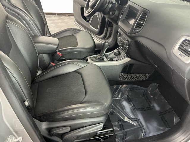 Used 2019 Jeep Compass Latitude AWD/4WD image 14