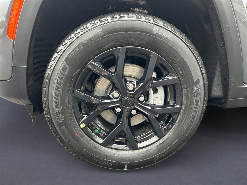 New 2025 Jeep Grand Cherokee 4WD image 9