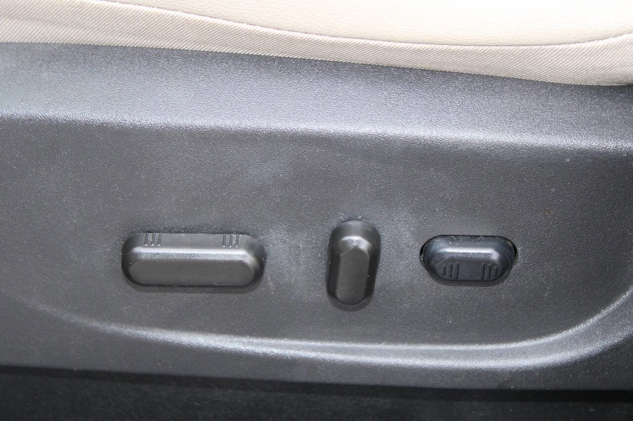 Used 2017 Ford Escape Titanium image 26