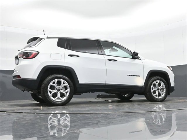 Used 2025 Jeep Compass Sport image 38