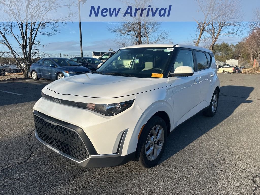 Used 2025 Kia Soul LX w/ LX Technology Package image 1