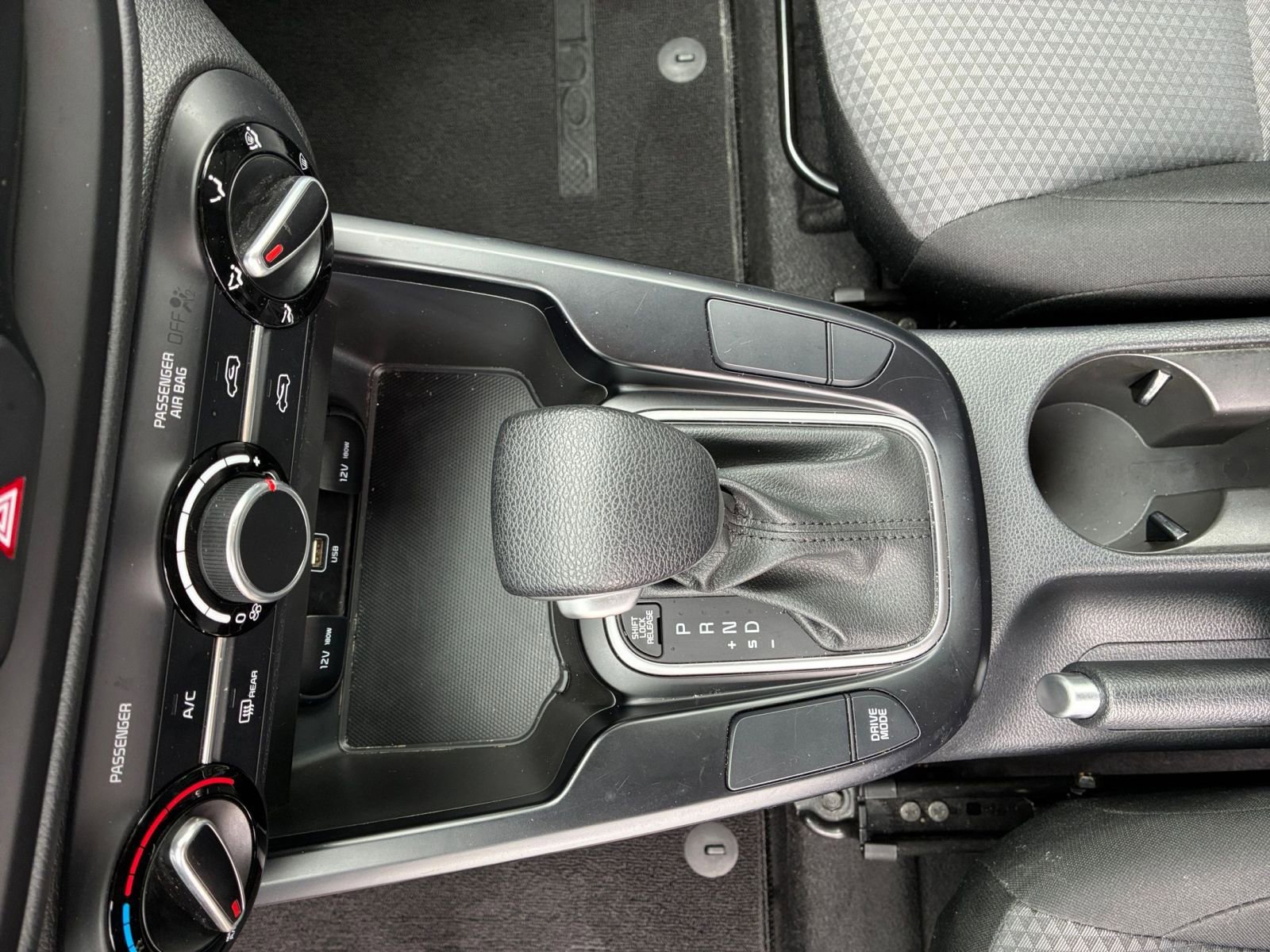 Used 2025 Kia Soul LX w/ LX Technology Package FWD image 41
