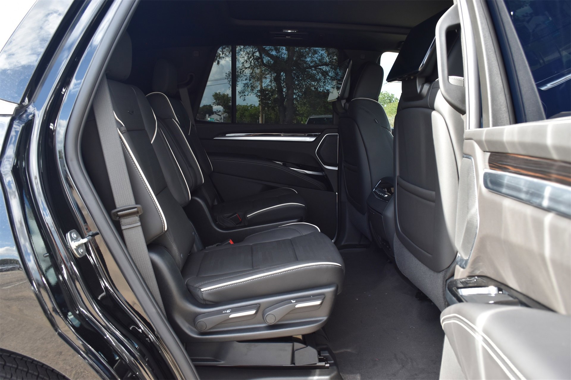 New 2025 Cadillac Escalade Premium Luxury image 25